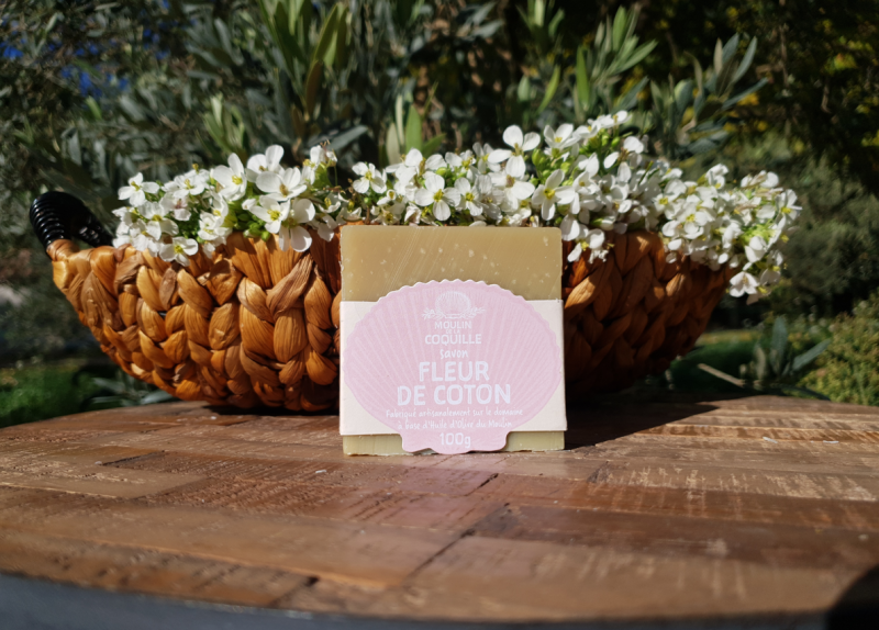 Savon solide fleur de coton artisanal du moulin de la coquille